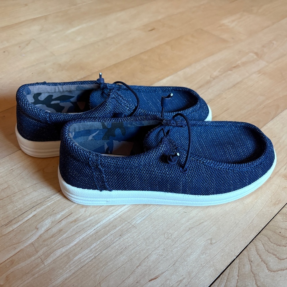 NEW kids size boys girls navy size 3 casual slip on shoes